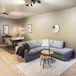 Cozy Near Attractions דירה