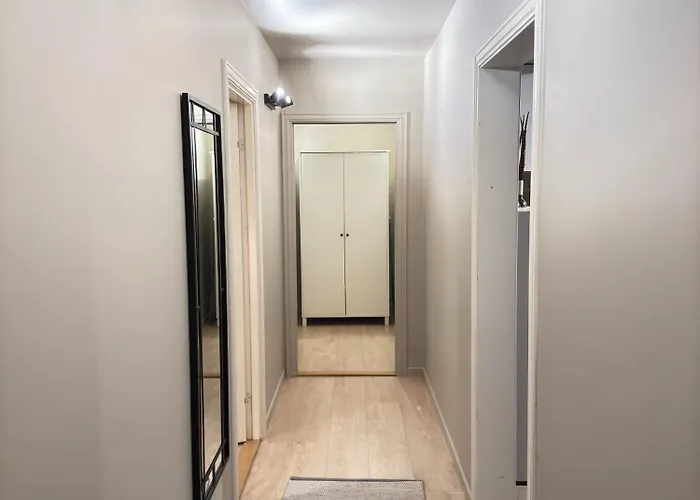 Lägenhet Cozy Near Attractions *